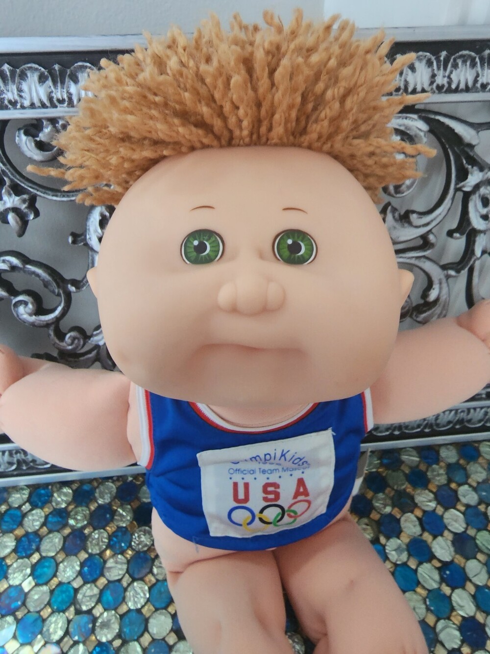 1996 Cabbage Catch Olympikids Boy Tongue Brown Crimped Hair Green Eyes - 31c